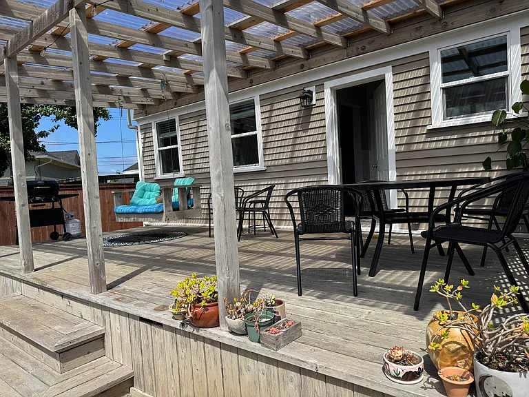 1110 East Ave — Photo 25