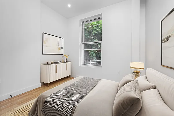 Rented by Manhattan Realty Group | media 10