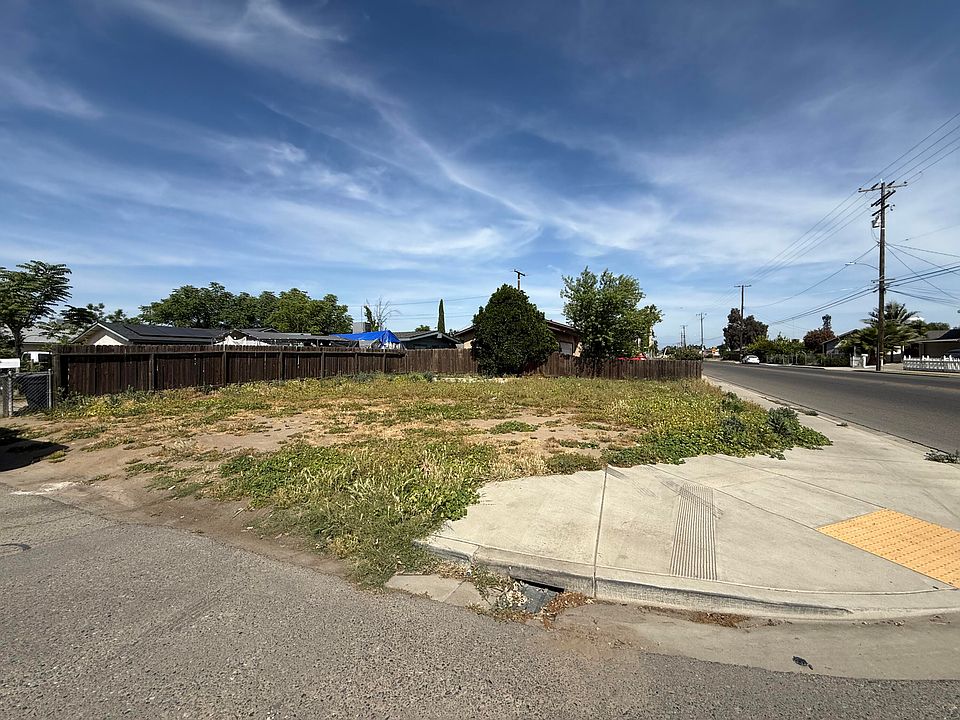 2nd image of 212 E Houston Avenue