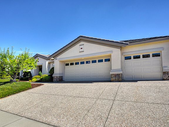 3rd image of 2285 Monument Dr