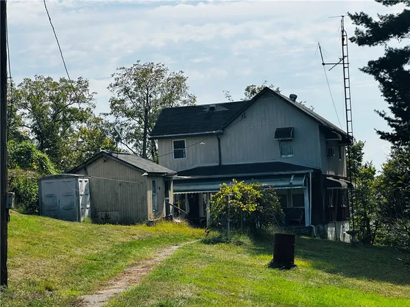 67 Powell Ln, Finleyville, PA 15332