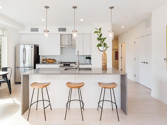 4th image of 1616 S Broadway St #216