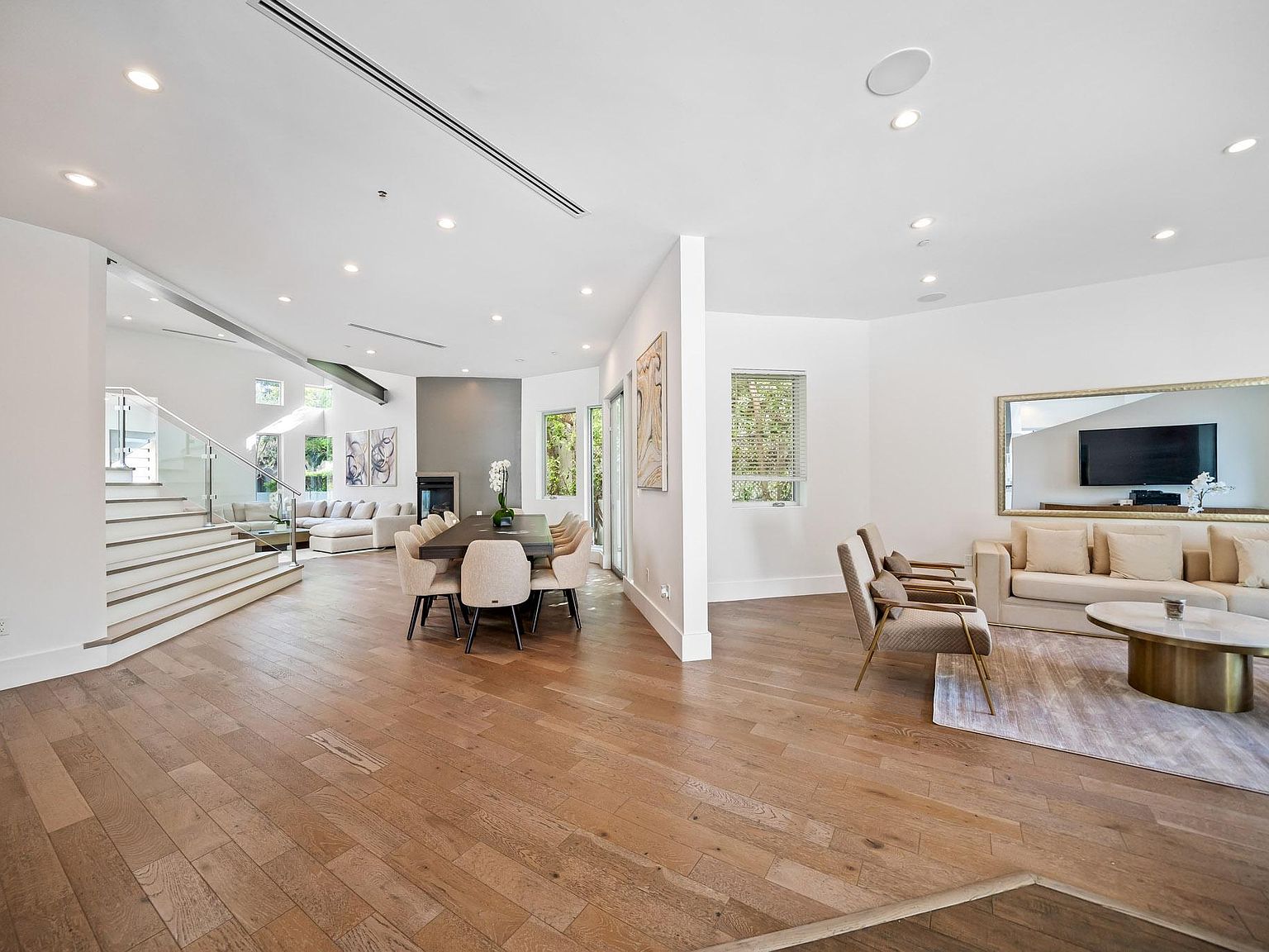 Los Angeles, CA 90048