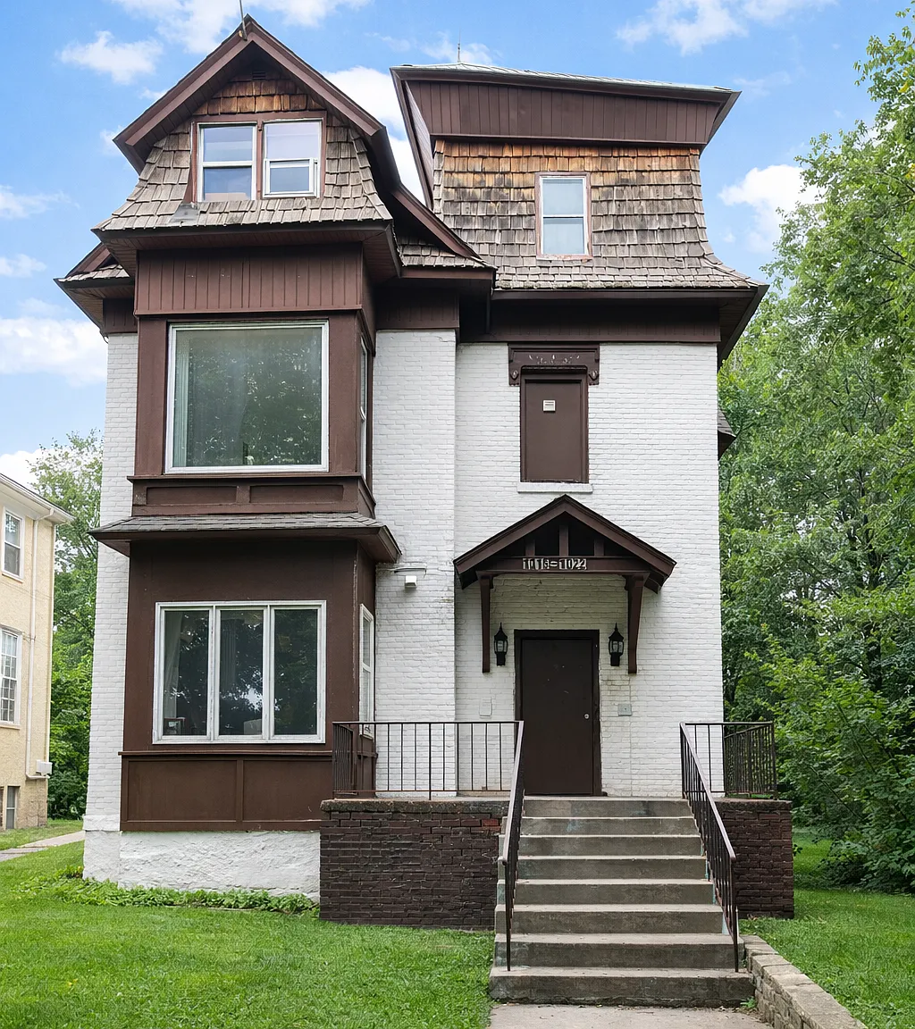5 bed, $2,100 — Photo 1