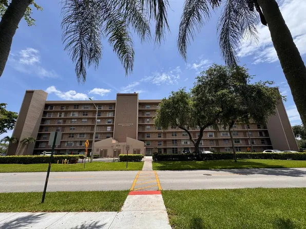 4570 NW 18th Ave APT 605, Pompano Beach, FL 33064