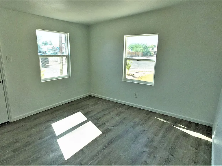 706 W Euclid Ave — Photo 5
