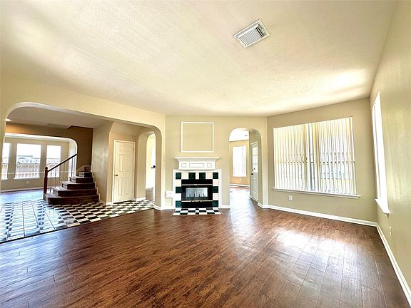 5th image of 8303 Cliffshire Ct