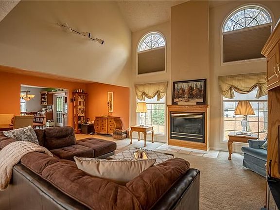 5th image of 1079 Foxwood Dr