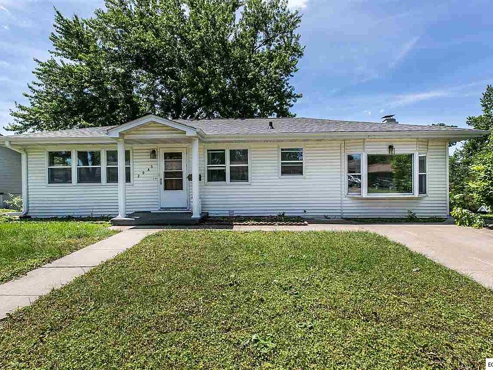 1st image of 2985 Oak Crest Dr