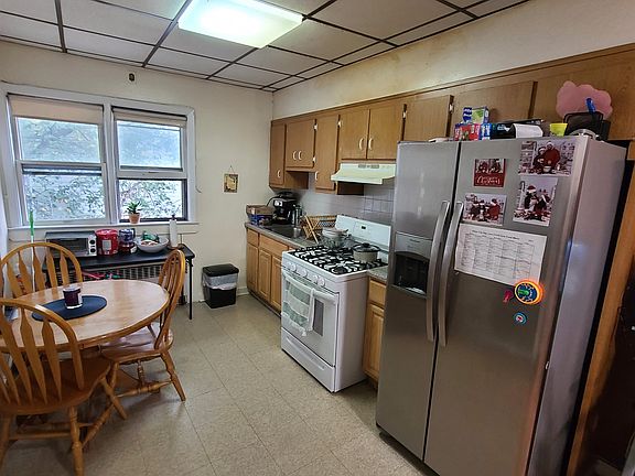 2nd image of 820 22nd St