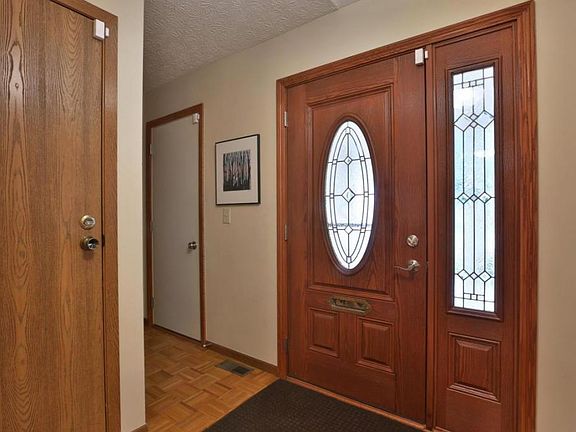 4th image of 616 Center Woods Dr
