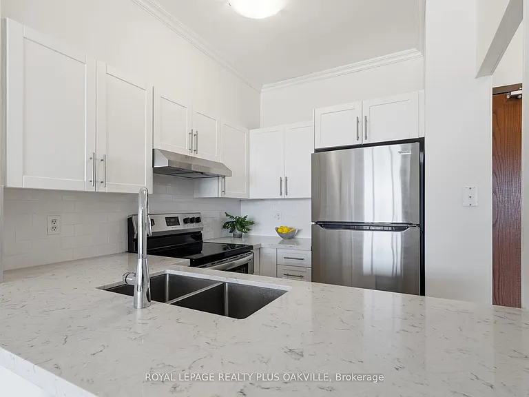 2511 Lakeshore Rd W #718 — Photo 11