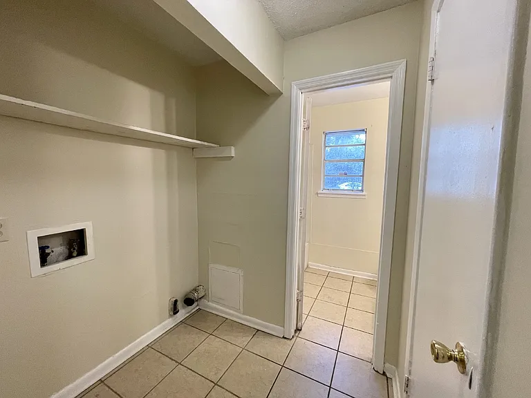 115 Hardwick Rd — Photo 4