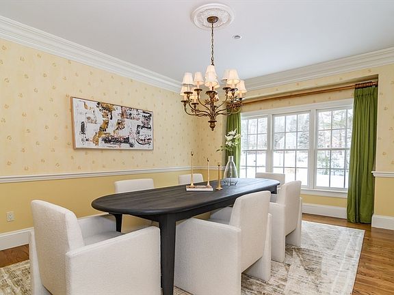 4th image of 19 Skyview Ln