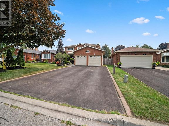 3rd image of 135 Aspen Cres