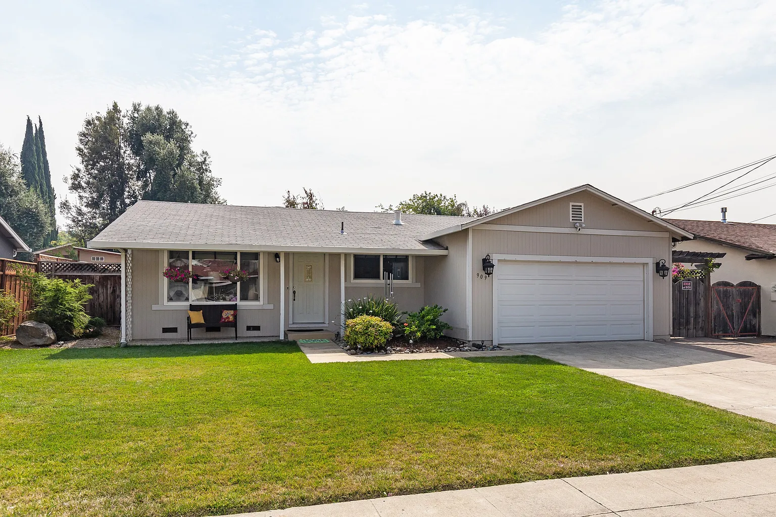 909 Feller Ave photo 1