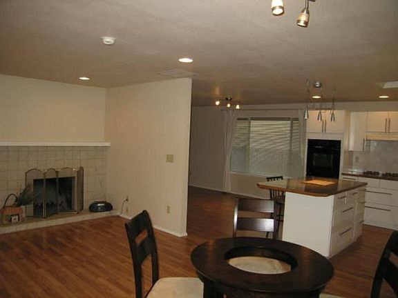 family room kitchen