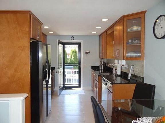 5th image of 106 Southworth Ct