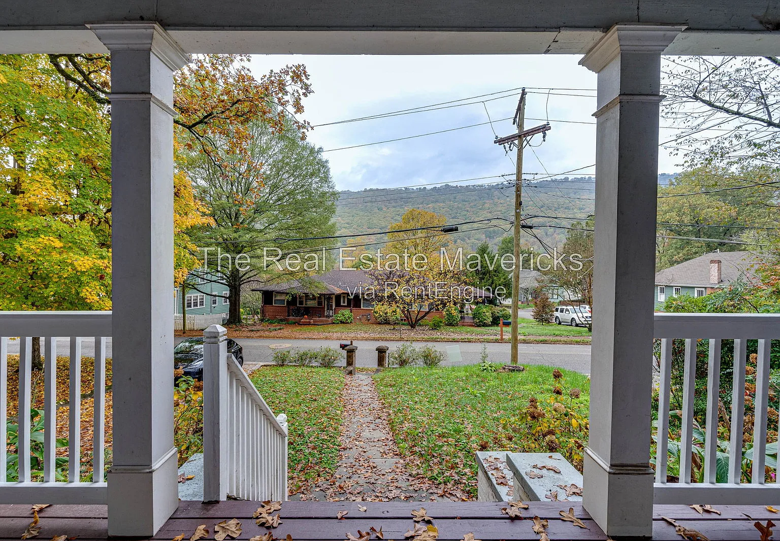 3 bed, 2.0 bath, 1316 sqft, $2,300 — Photo 2