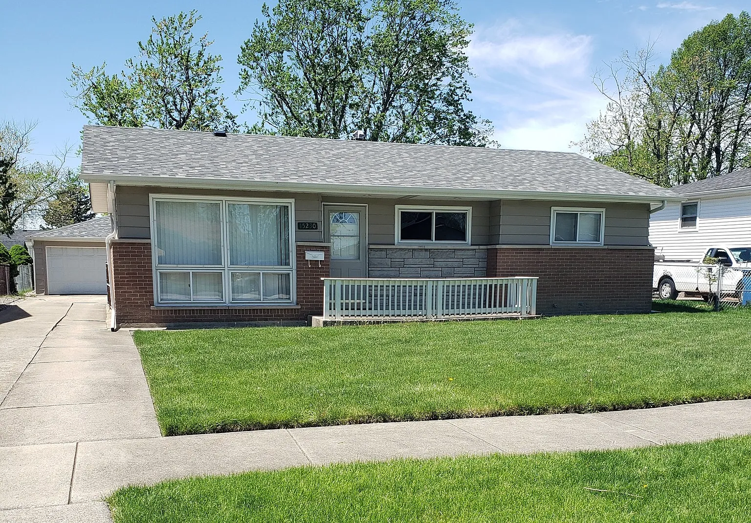 15230 Ridgeway Ave photo 1