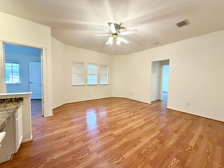 516 Hawken Dr — Photo 15