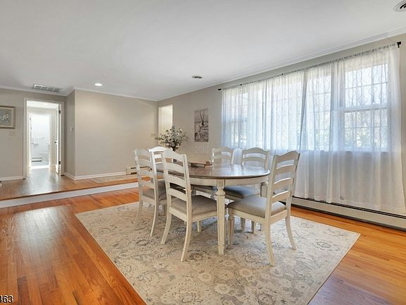 4th image of 55 Carlton Rd