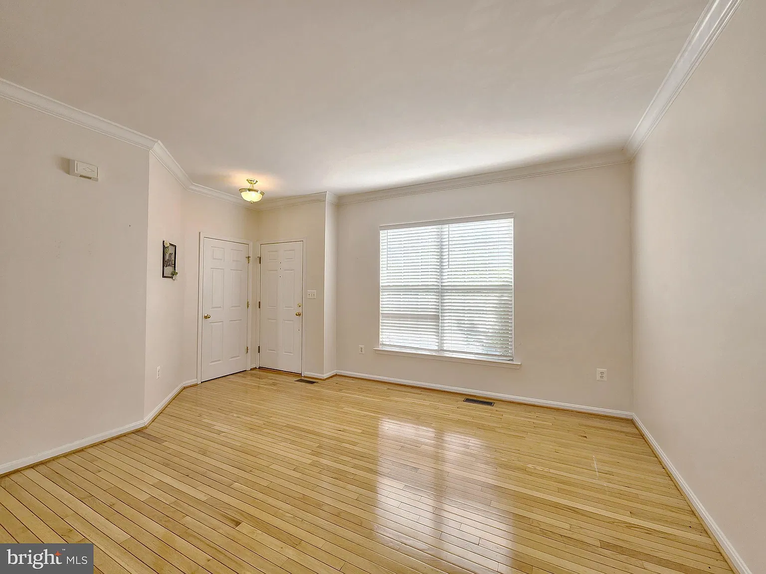 3 bed, 4.0 bath, 2245 sqft, $3,100 — Photo 3