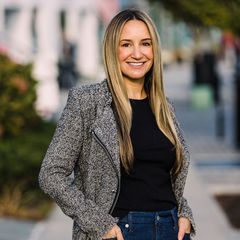 Anna  Alfone