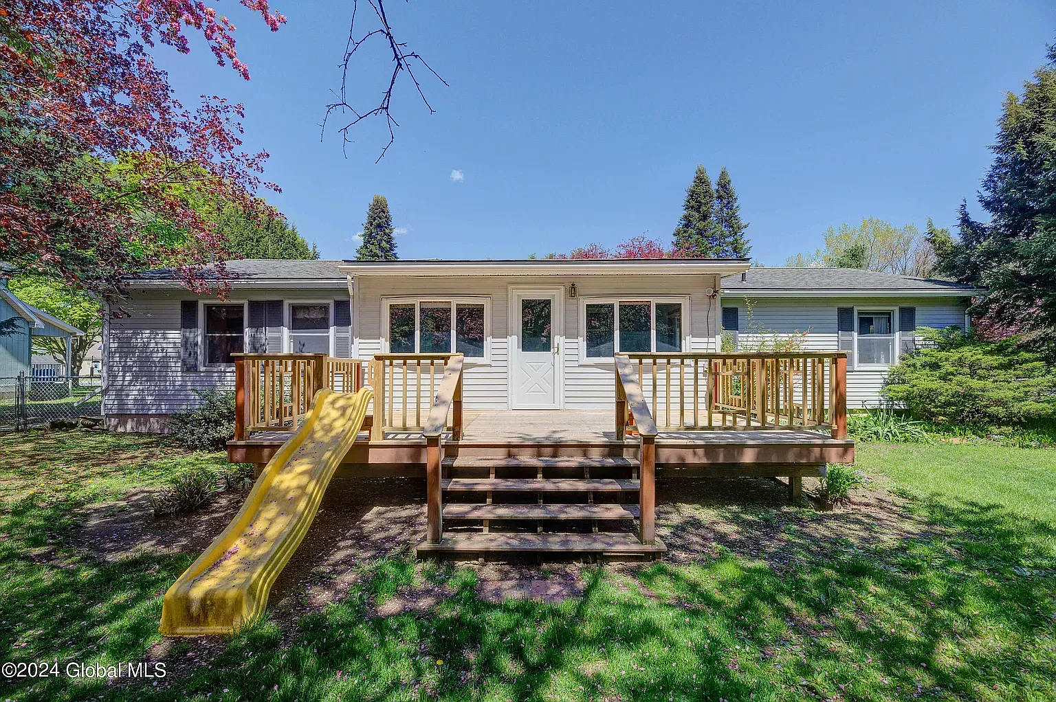 5 bed, 2700 sqft, $3,750 — Photo 3
