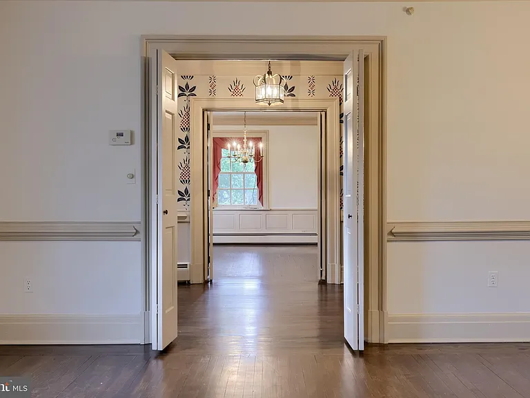 226 E Caracas Ave — Photo 13