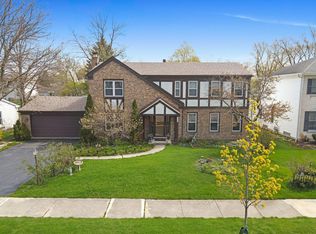 4121 Roslyn Rd, Downers Grove, IL 60515