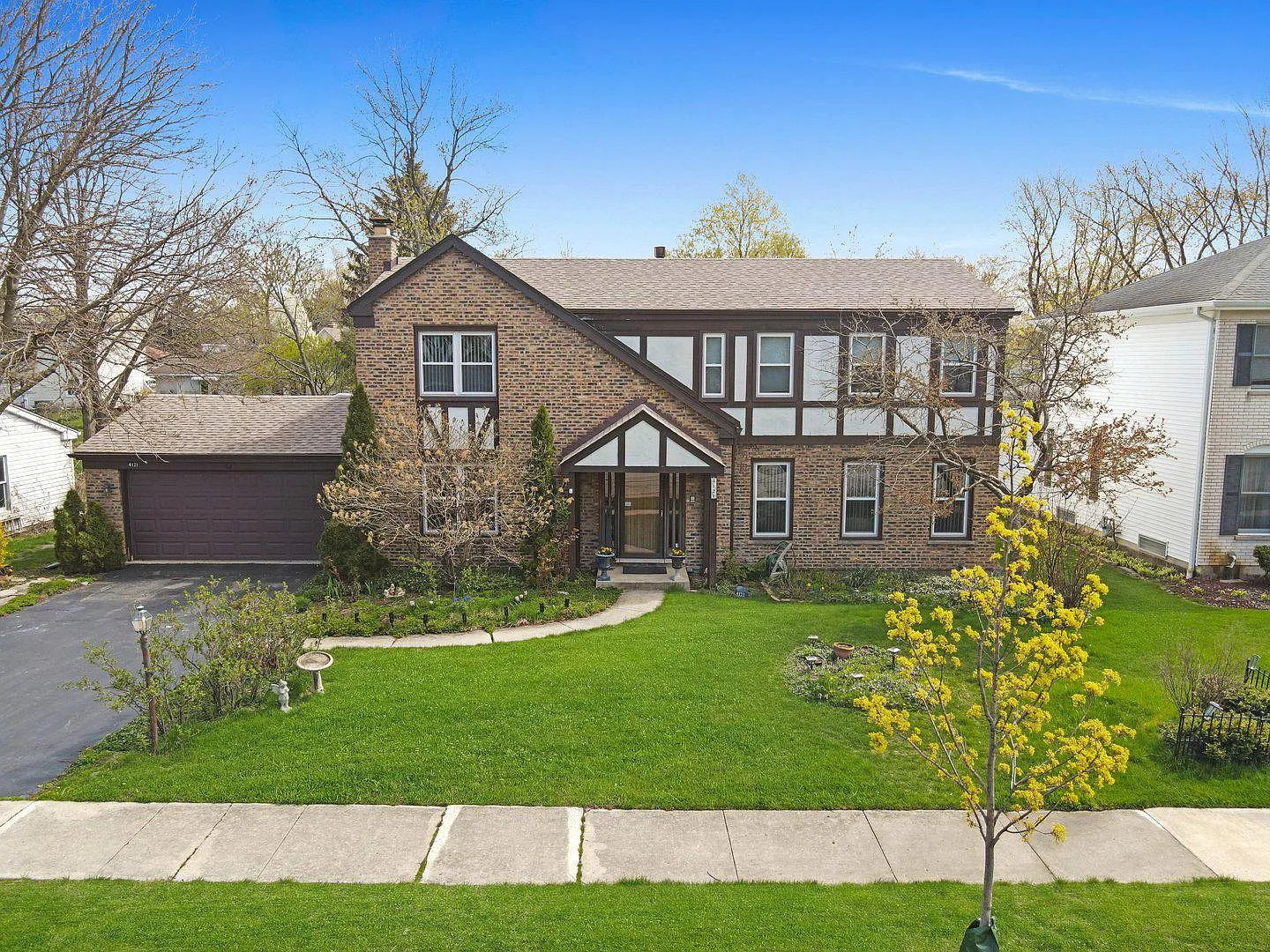 4121 Roslyn Rd photo 1