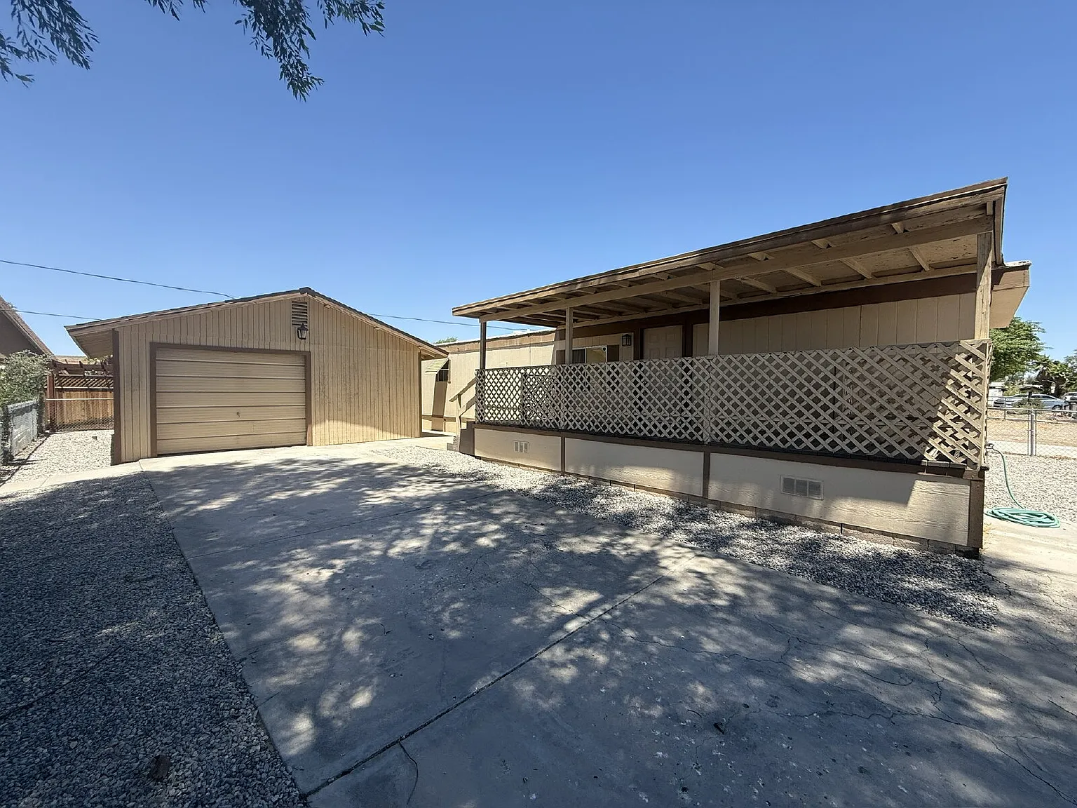 2 bed, 2.0 bath, 840 sqft, $1,200 — Photo 2