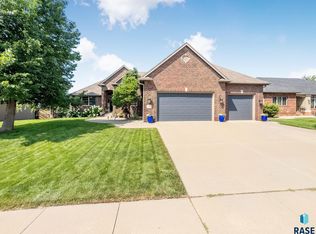 6229 S Tomar Rd, Sioux Falls, SD 57108