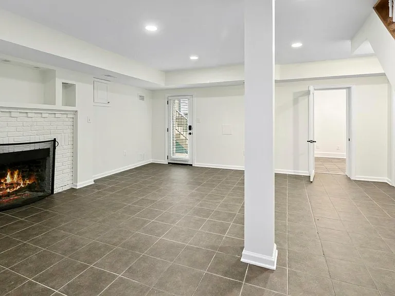 3643 Jenifer St NW — Photo 42