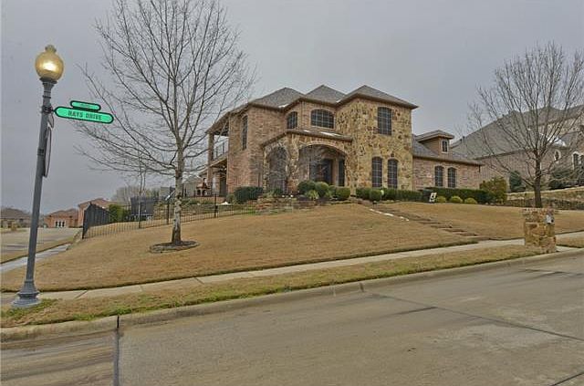 1st image of 601 Hays Dr