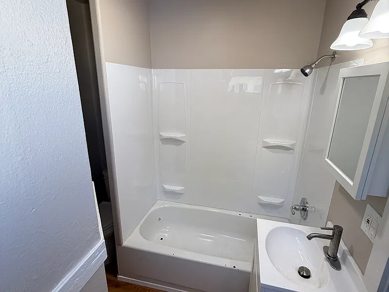 113 S 6th St #1 — Photo 7