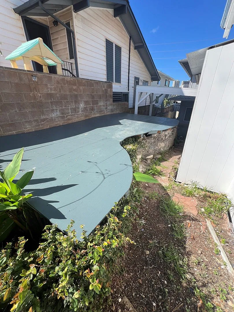 Cute 2-bed 1-Bath cottage with 1 covered Carport and driveway parking in Kaimuki — Photo 3