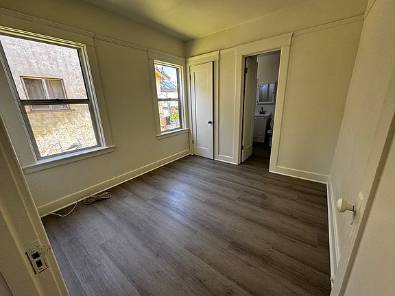 4th image of 121 N Oak St #121B