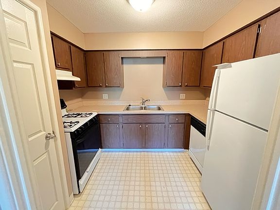 3rd image of 7110 Van Dorn St #91
