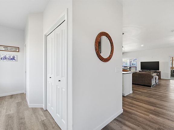 3rd image of 1162 Dahnovan Dr