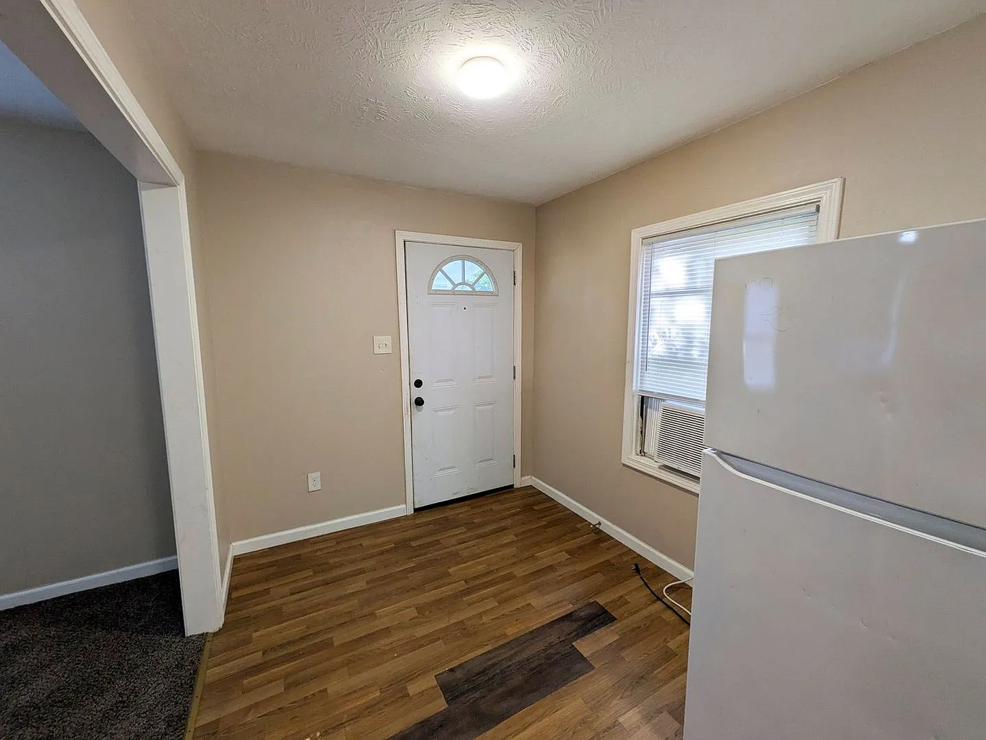 4111-4115 Congress-For Sale (Jana) — Photo 3