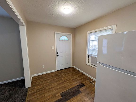 3rd image of 4115 Congress Ave