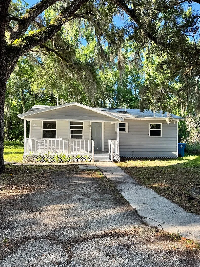 203 D St. Brooksville — Photo 1