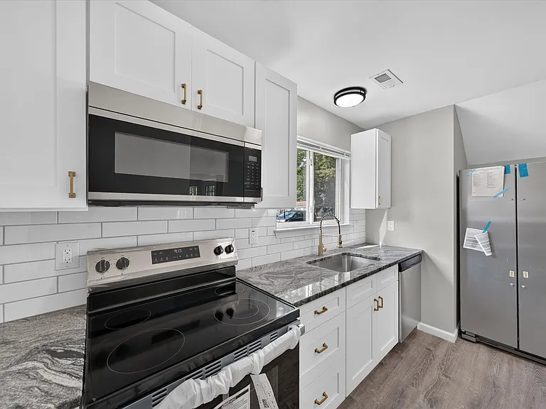 21150 Avon Ln — Photo 6