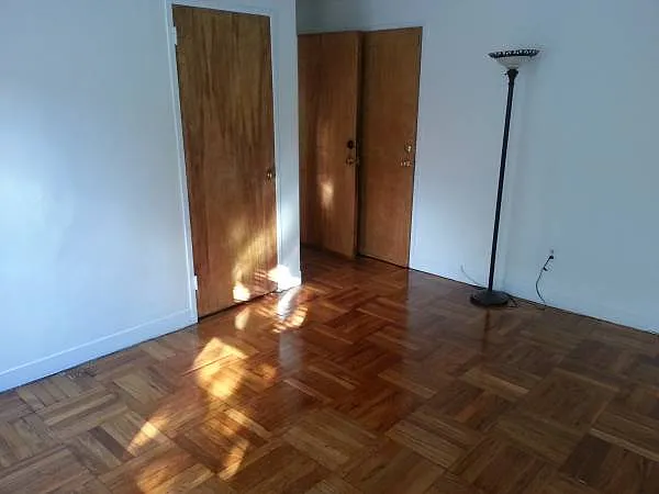 230 Farmington Ave — Photo 14