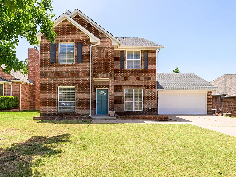1829 Courtney Ln — Photo 2