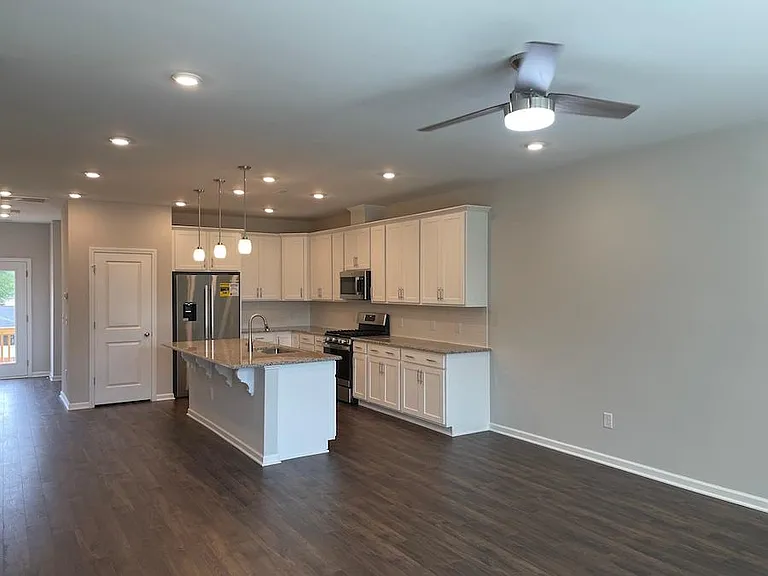 2822 Saltaire Ave — Photo 1