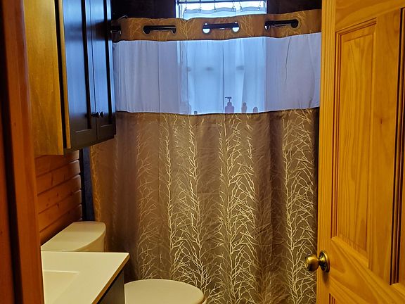 Main floor bath, tiled