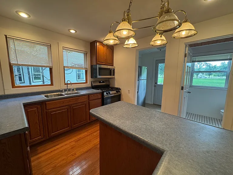 519 S Hale St — Photo 8